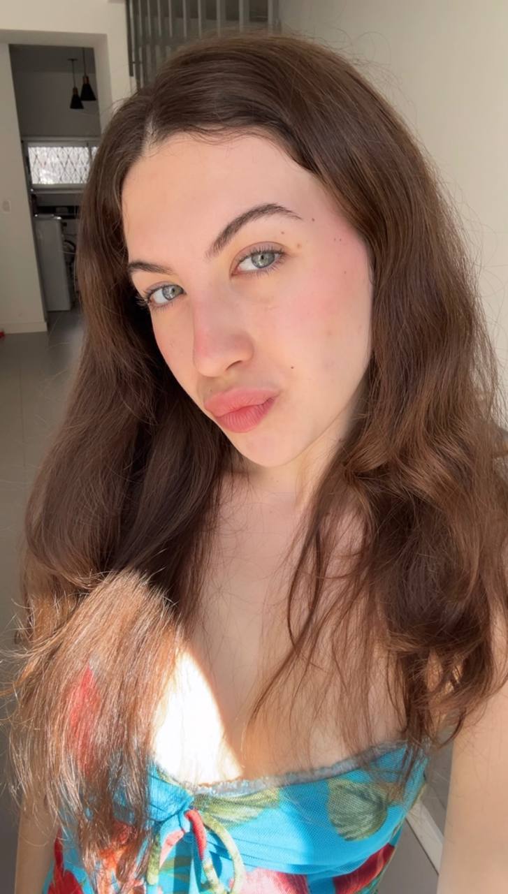 Nude girl Amber in Surakarta