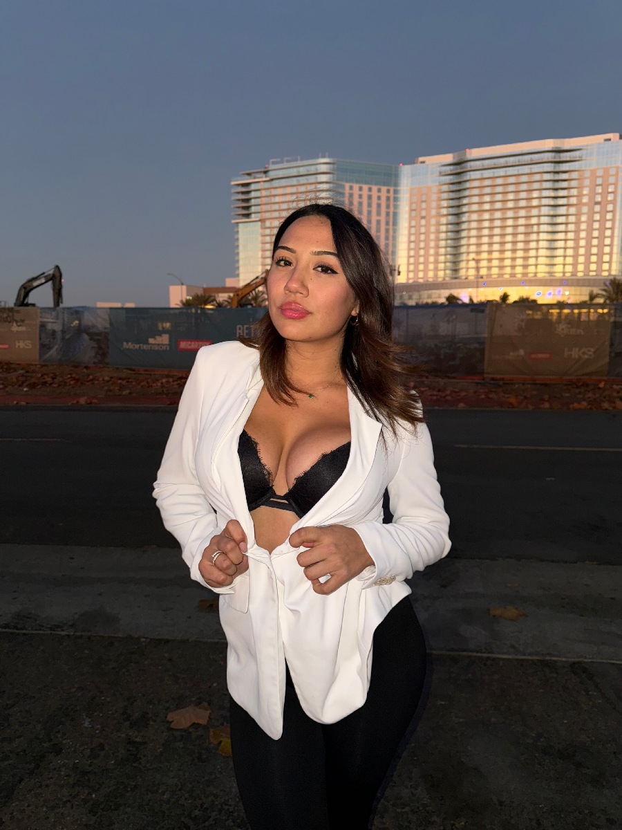 Take a pause and enjoy Ali Cruz — streaming from Surakarta