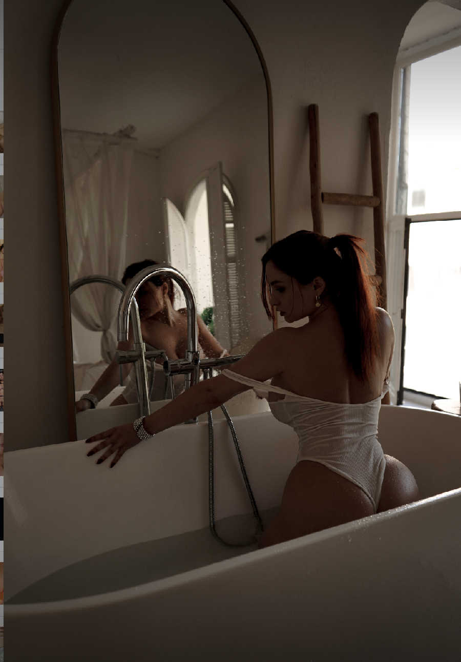 A playful frame from Miranda Faith nude — online in Surakarta