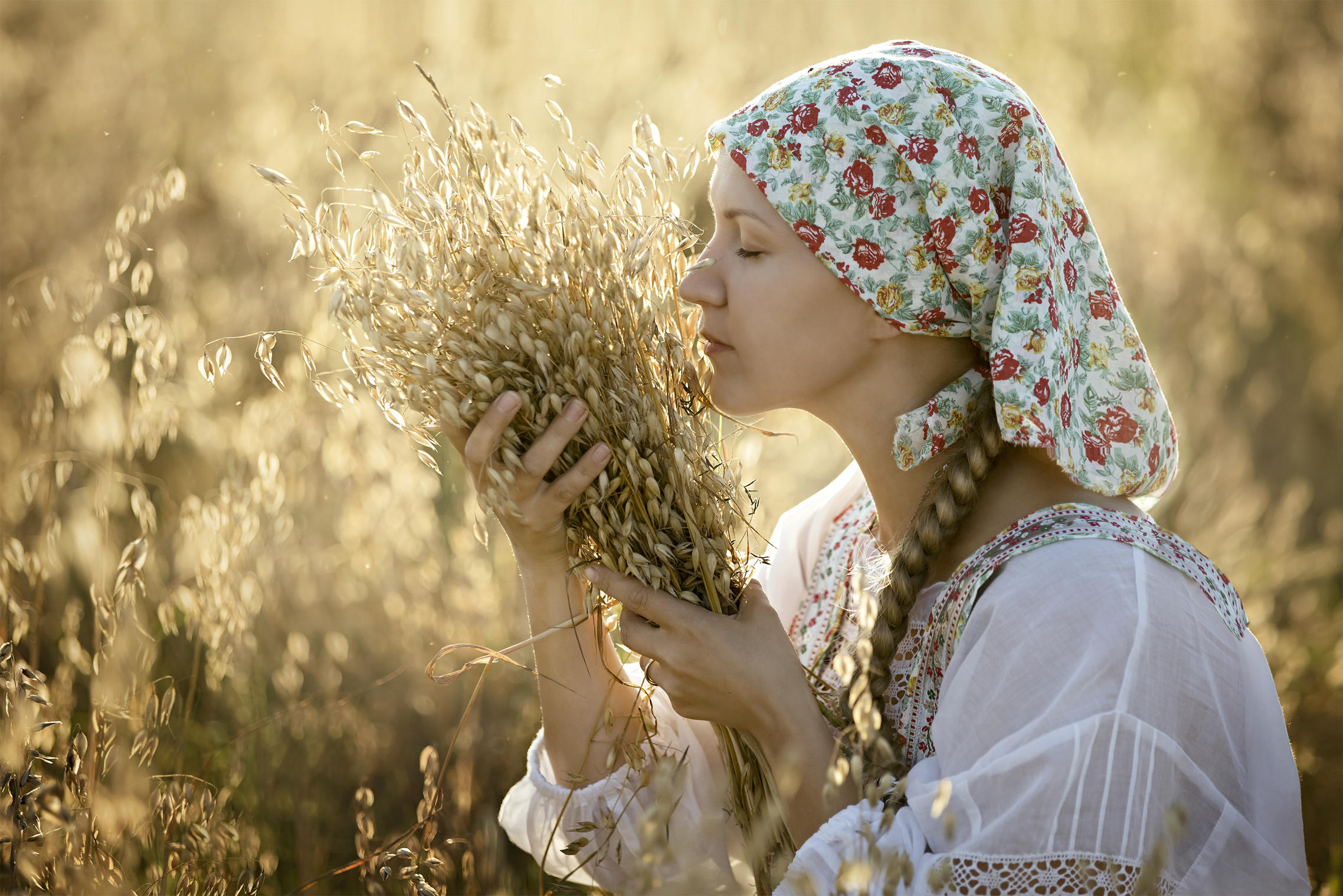 Photo Women in Slavic costumes in Surakarta