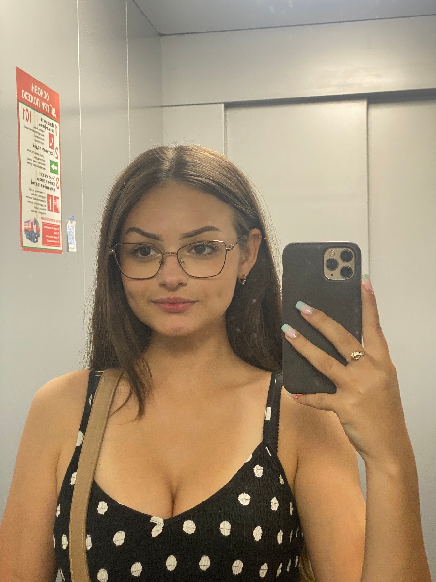 Sexy model Stacy in Surakarta