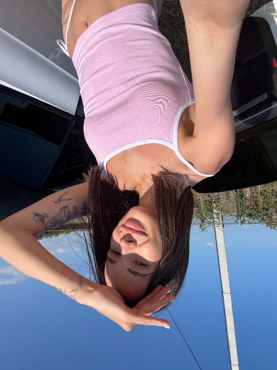 Sexy model Tina in Surakarta